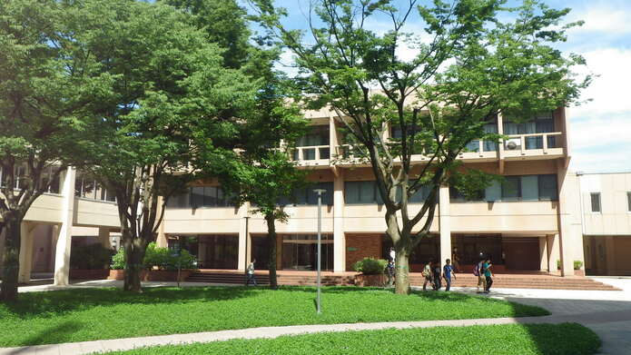 長岡技術科学大学図書館外観